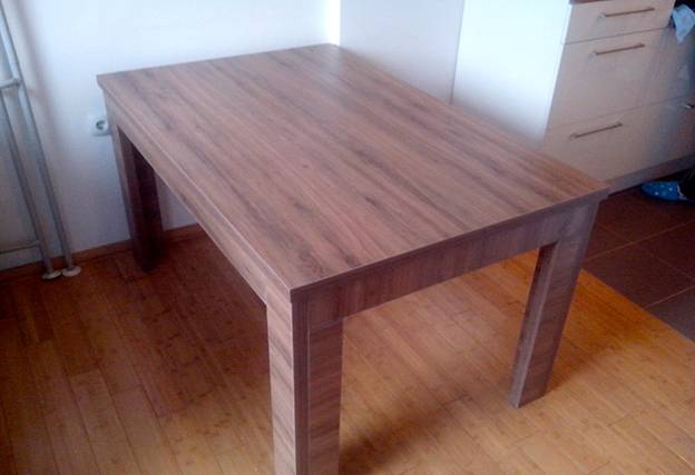 kuhinjski stol iveral imitacija drva